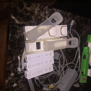 A Wii with 3 controllers, games and accessories 😁